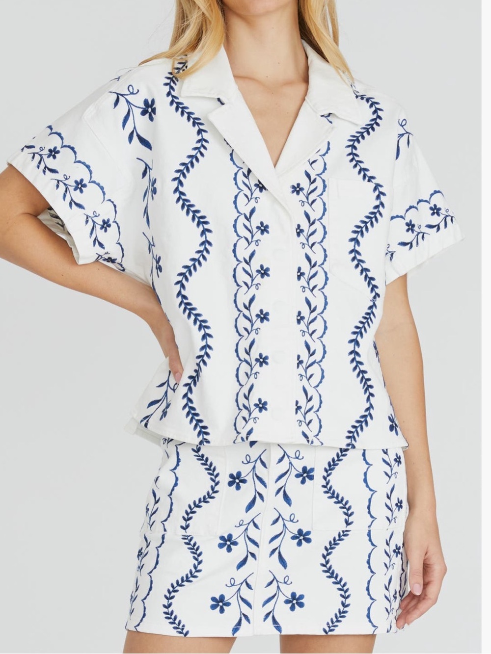 Driftwood Chloe Floral Embroidered Camp Shirt White & Navy Short Sleeve L